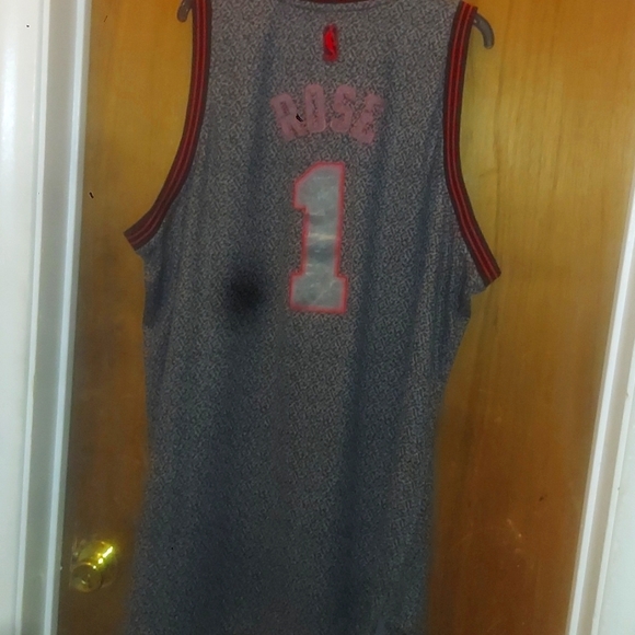 Derrick Rose jersey - Picture 2 of 4